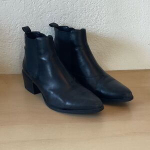 Black Leather Vagabond Pointed Chelsea Boots, size 38 (7.5-8)